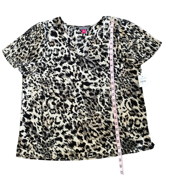 Vince Camuto NWT Animal Print Blouse with Flutter Crepe Sleeve M - Picture 11 of 11
